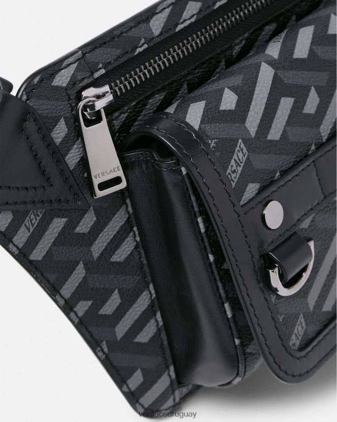 Versace riñonera con firma la greca hombres negro y gris bolsas H88R0H1486