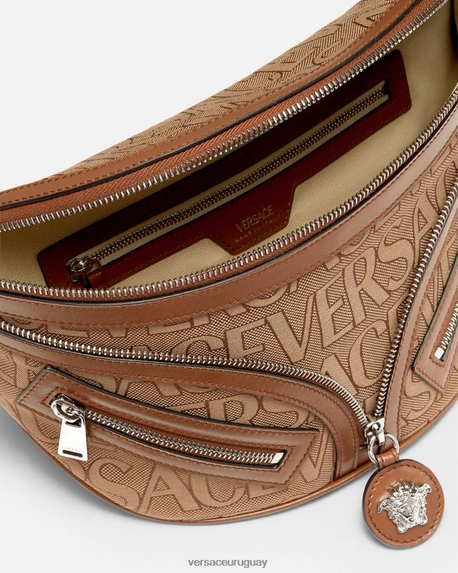 Versace riñonera estilo hobo con repetición en toda la prenda hombres marrón bolsas H88R0H1503