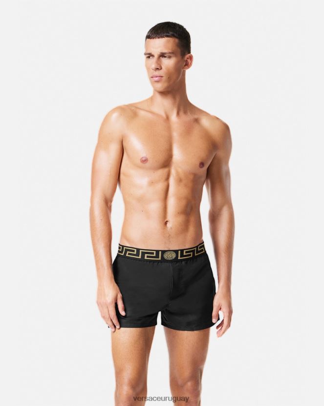 Versace shorts de baño con borde de greca hombres negro ropa interior y ropa de playa H88R0H1813