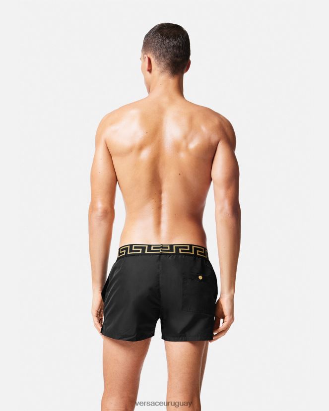 Versace shorts de baño con borde de greca hombres negro ropa interior y ropa de playa H88R0H1813