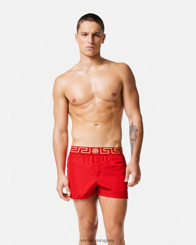 Versace shorts de baño con borde de greca hombres rojo ropa interior y ropa de playa H88R0H1810