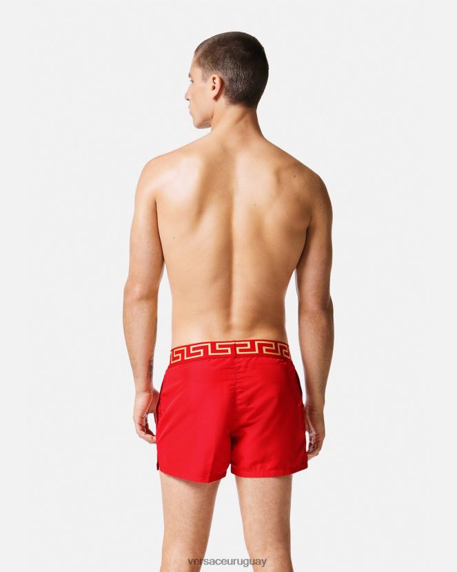 Versace shorts de baño con borde de greca hombres rojo ropa interior y ropa de playa H88R0H1810