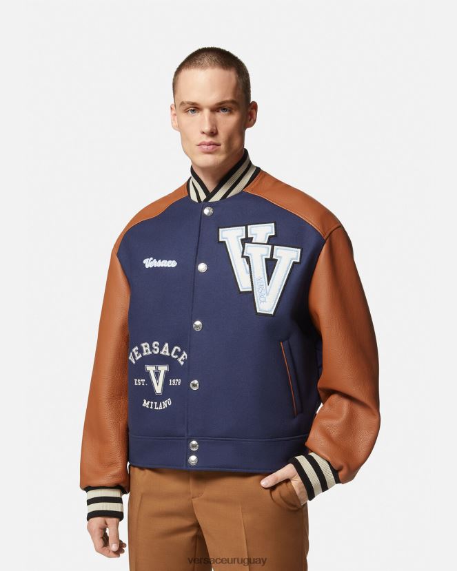 Versace chaqueta bomber con logo universitario hombres azul Marrón ropa H88R0H1257