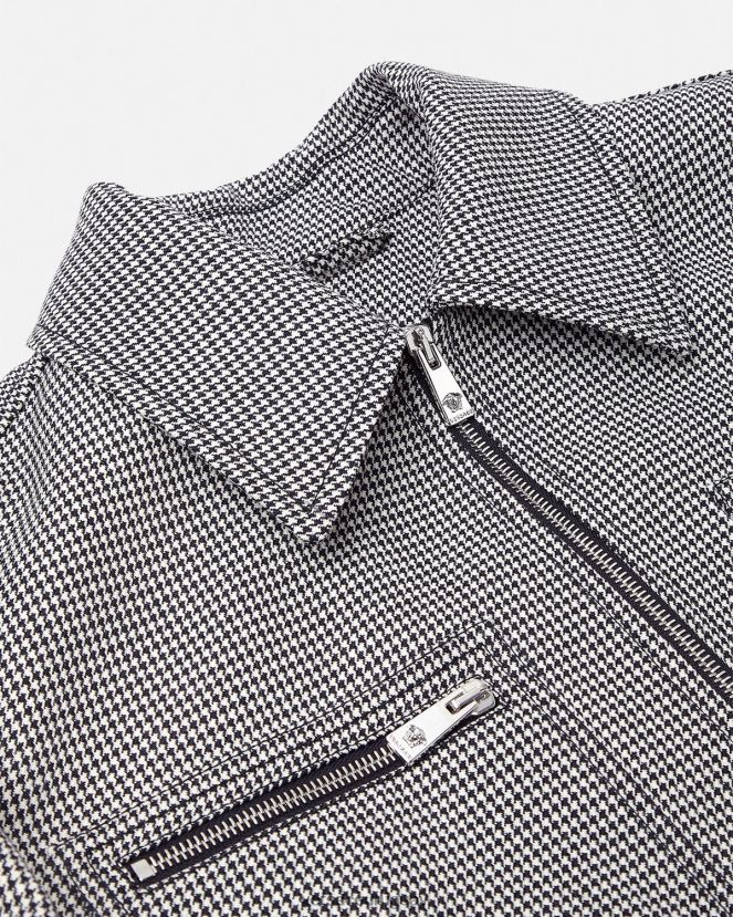 Versace chaqueta tipo blusón con cremallera y pata de gallo hombres blanco negro ropa H88R0H1259