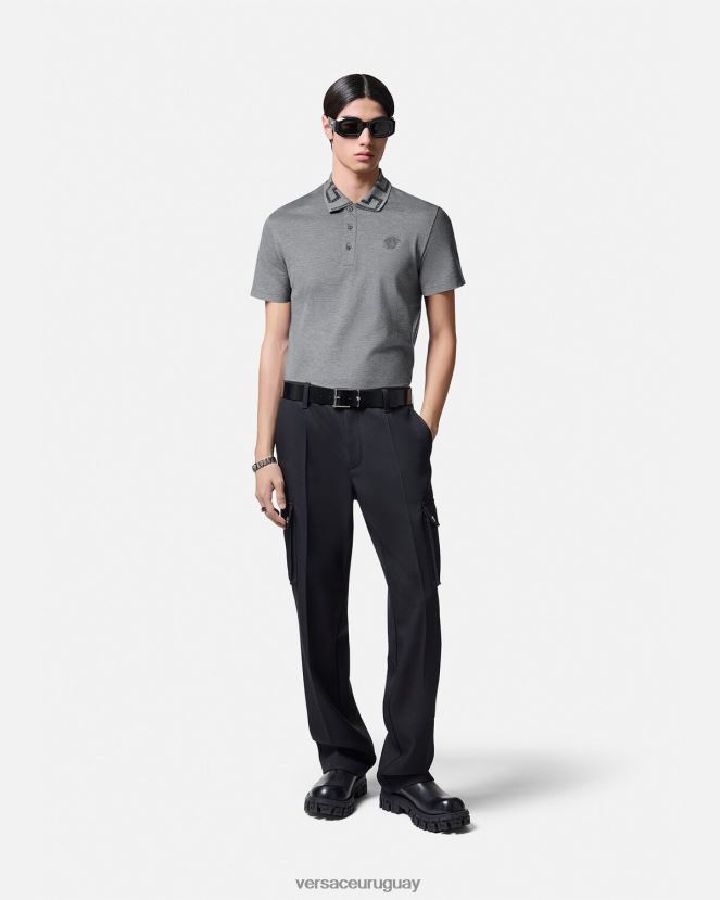 Versace playera tipo polo con greca hombres gris ropa H88R0H1358