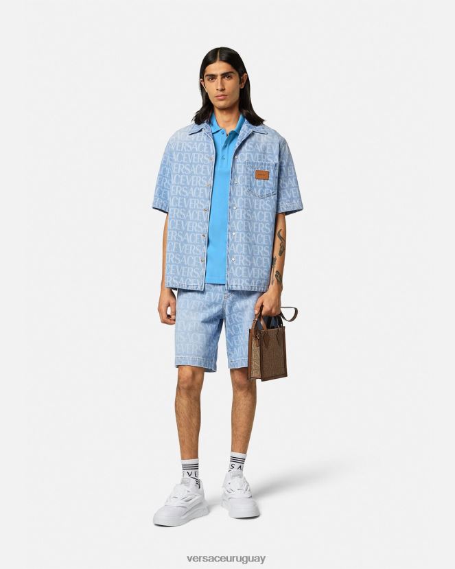 Versace playera tipo polo con logo barroco y conchas marinas hombres azul claro ropa H88R0H1362