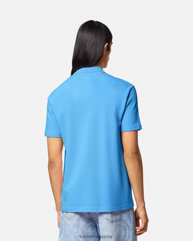 Versace playera tipo polo con logo barroco y conchas marinas hombres azul claro ropa H88R0H1362