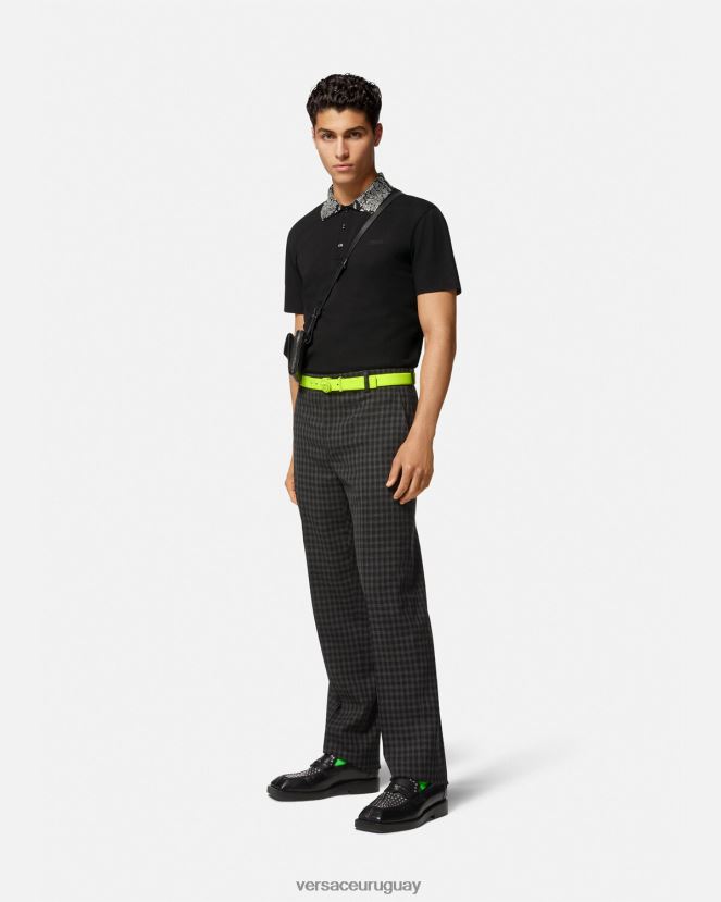 Versace polo de manga corta con tachuelas hombres negro ropa H88R0H1391