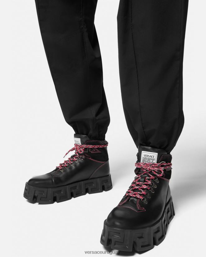 Versace botas de montaña greca laberinto hombres negro zapato H88R0H1581