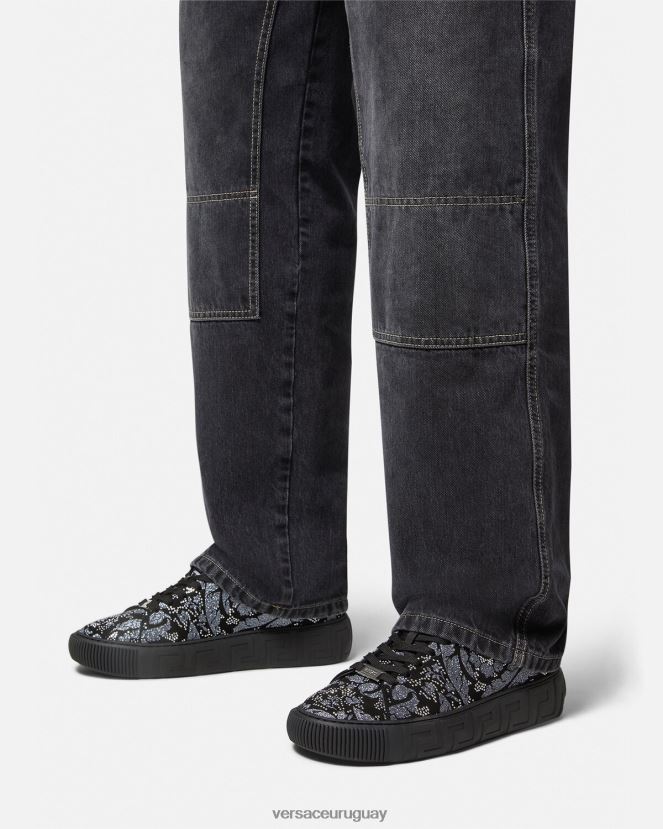 Versace zapatillas con greca y tachuelas hombres negro zapato H88R0H1555