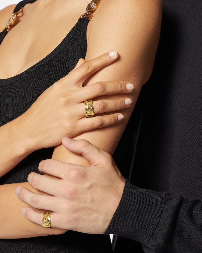 Versace anillo con medusa greca mujer oro accesorios H88R0H751