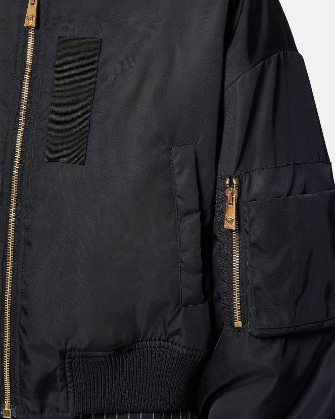 Versace chaqueta bomber corta diosa mujer negro ropa H88R0H103