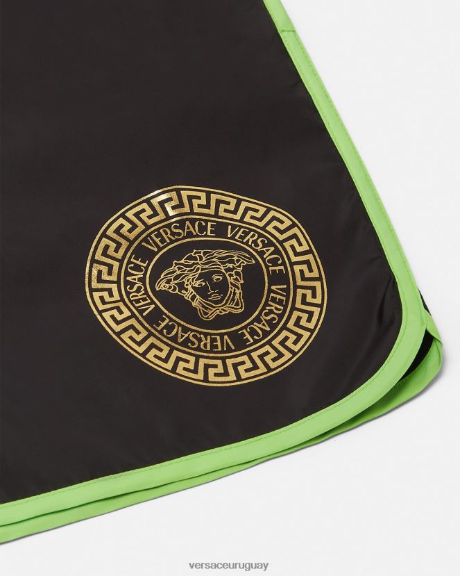 Versace shorts de baño con medusa niños menta y negro ropa H88R0H2112